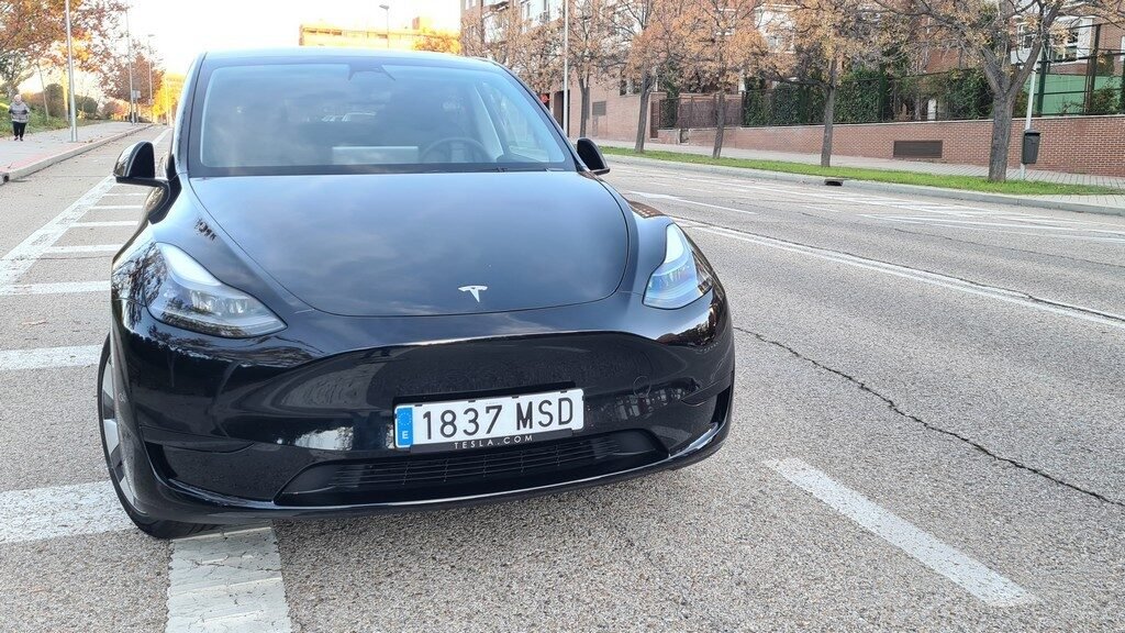 Tesla-Model-Y-2025-00018
