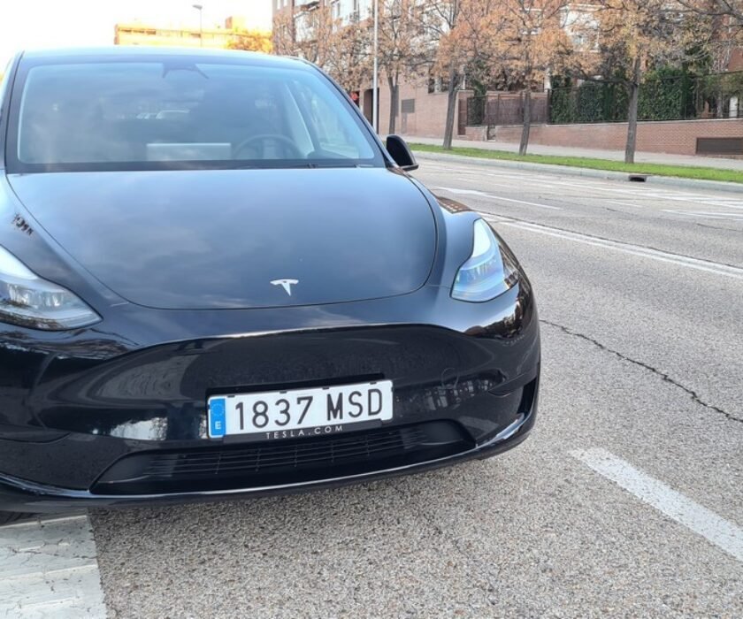 Tesla-Model-Y-2025-00018