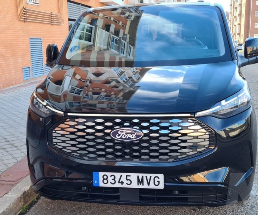 Ford-E-Tourneo-Custom-00029