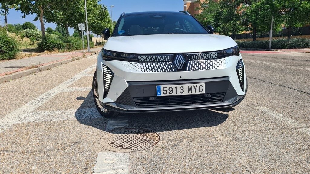 Renault-Scenic-2025-00032