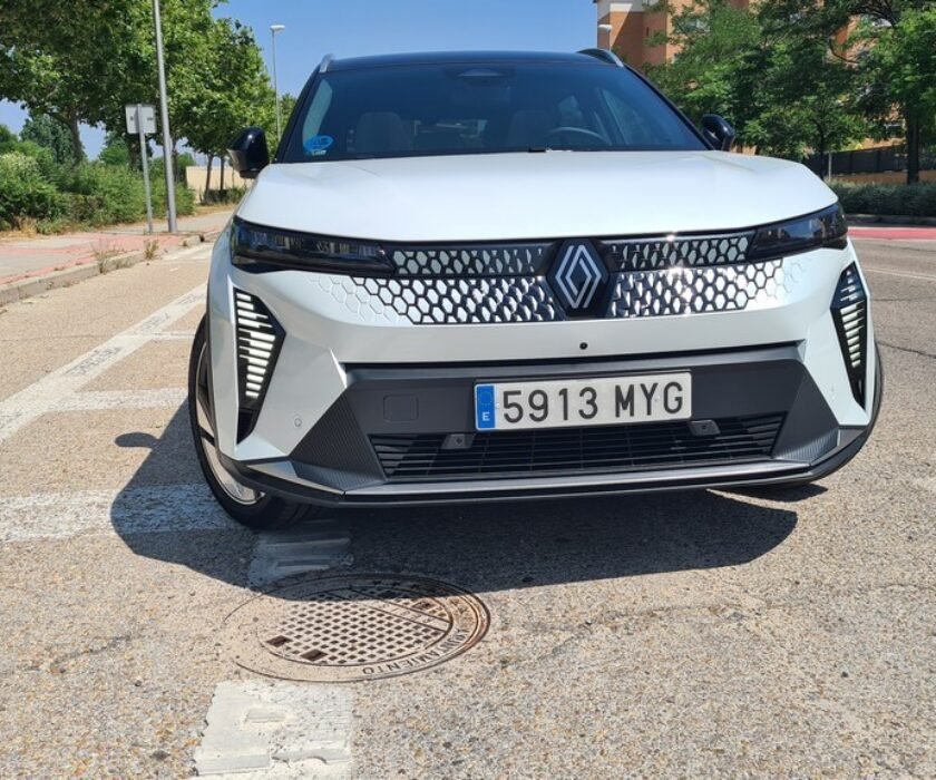 Renault-Scenic-2025-00032