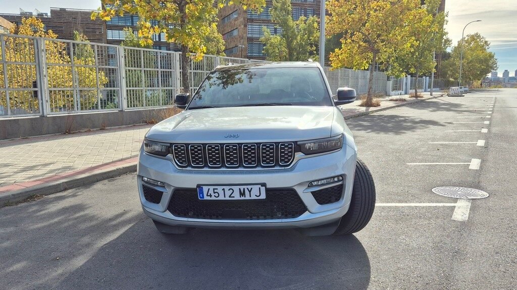 Jeep-Grand-Cherokee-2025-00054