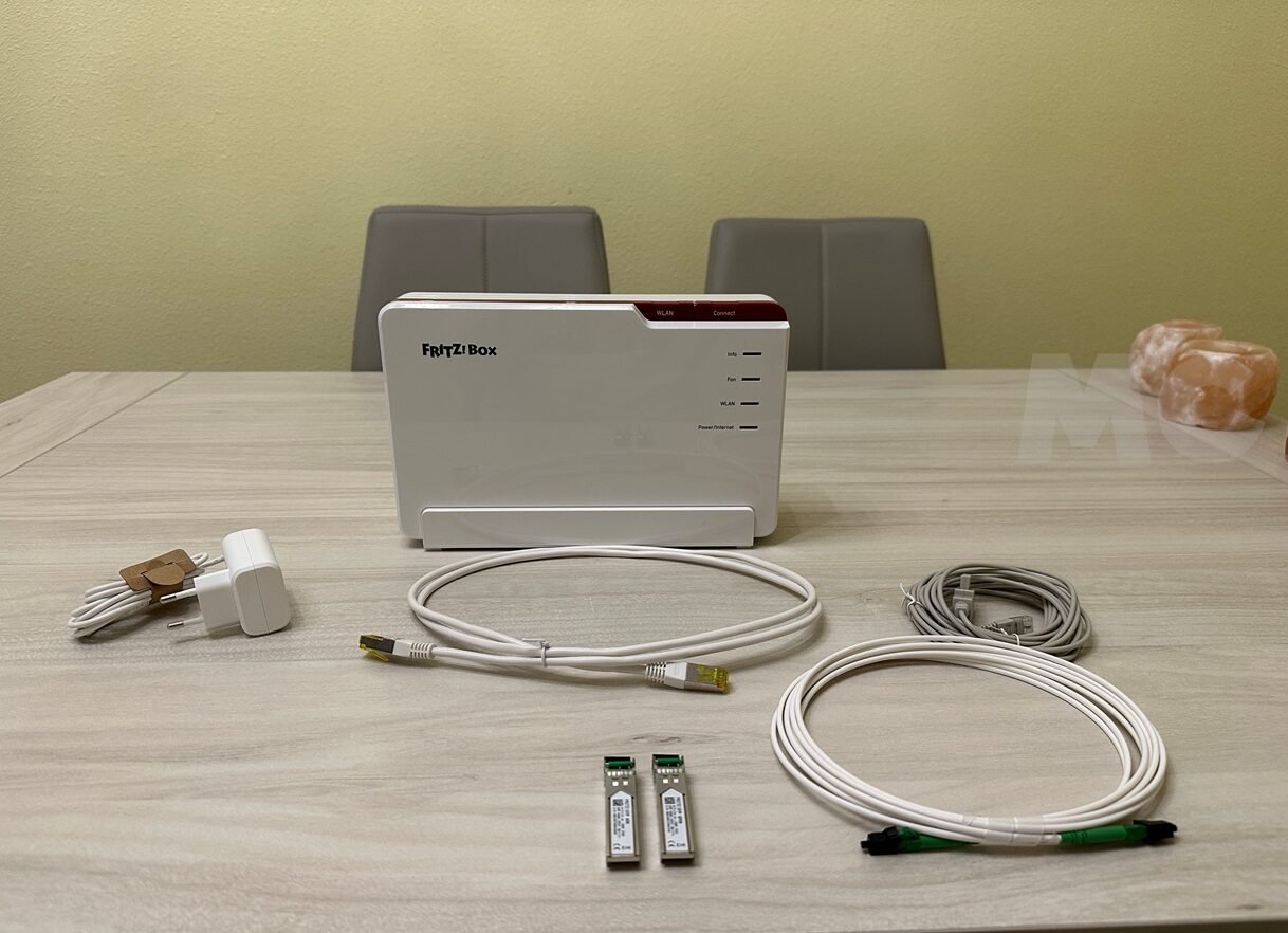 FRITZBox-5690-Pro-1