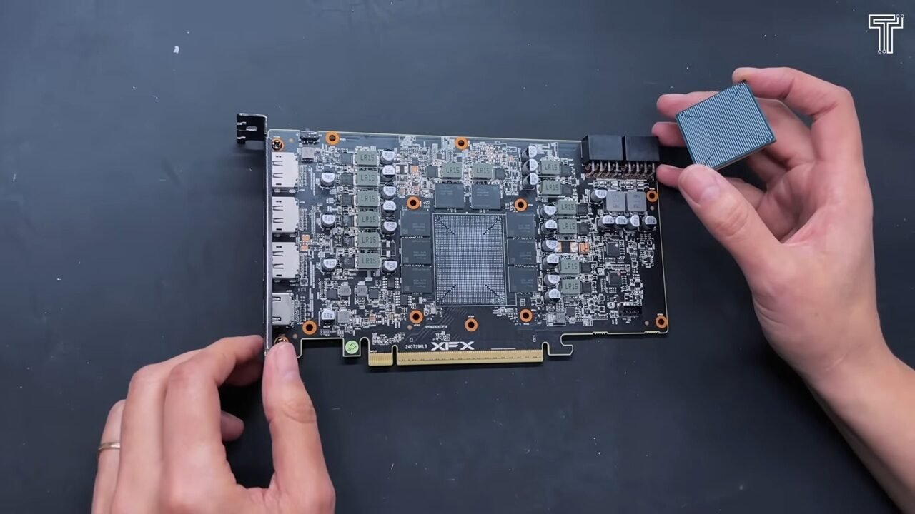 Radeon-RX-9070-XT-2